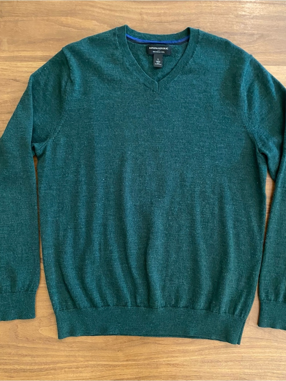 Banana Republic Men’s V-Neck Sweater in Forest Green